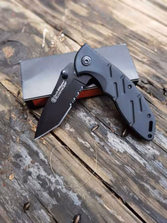 Smith & Wesson Extreme Ops B038 Folding Knife - Image 2